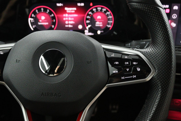 Volkswagen Golf GTI*PANO*LEDER*STOEL VENT.*H/K*ELEK.HAAK*ACC*CAM* Volkswagen Golf GTI*PANO*LEDER*STOEL VENT.*H/K*ELEK.HAAK*ACC*CAM*