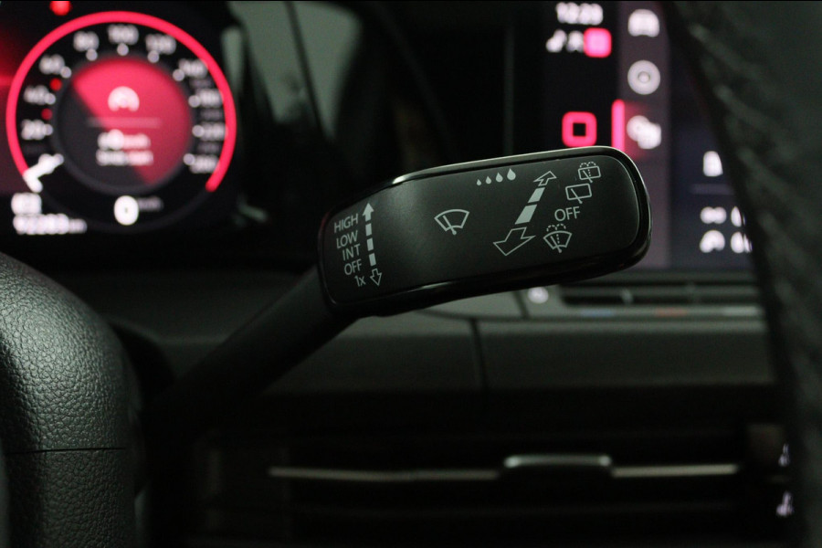 Volkswagen Golf GTI*PANO*LEDER*STOEL VENT.*H/K*ELEK.HAAK*ACC*CAM* Volkswagen Golf GTI*PANO*LEDER*STOEL VENT.*H/K*ELEK.HAAK*ACC*CAM*