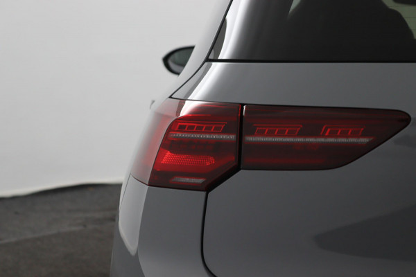 Volkswagen Golf GTI*PANO*LEDER*STOEL VENT.*H/K*ELEK.HAAK*ACC*CAM* Volkswagen Golf GTI*PANO*LEDER*STOEL VENT.*H/K*ELEK.HAAK*ACC*CAM*