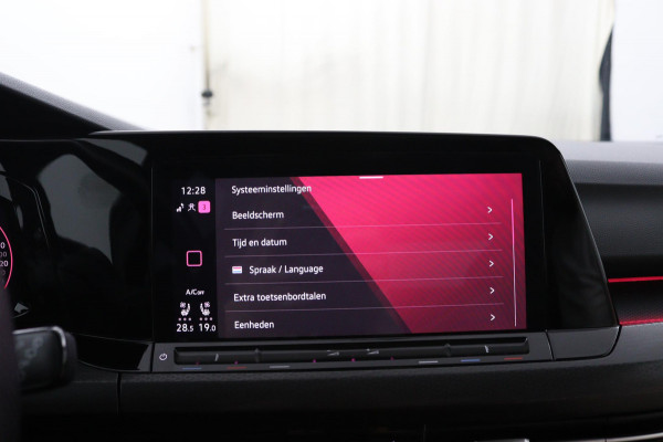 Volkswagen Golf GTI*PANO*LEDER*STOEL VENT.*H/K*ELEK.HAAK*ACC*CAM* Volkswagen Golf GTI*PANO*LEDER*STOEL VENT.*H/K*ELEK.HAAK*ACC*CAM*