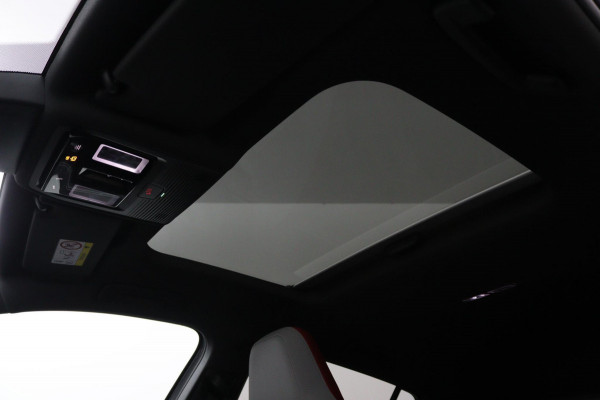 Volkswagen Golf GTI*PANO*LEDER*STOEL VENT.*H/K*ELEK.HAAK*ACC*CAM* Volkswagen Golf GTI*PANO*LEDER*STOEL VENT.*H/K*ELEK.HAAK*ACC*CAM*