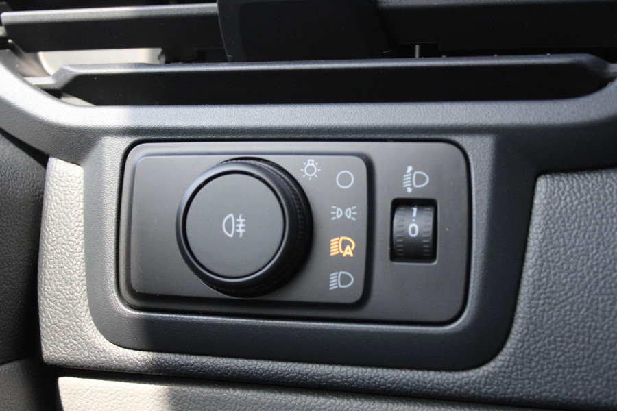 Ford Transit Custom 320 2.0 TDCI L2H1 Trend DC 136pk - Carplay - Android - Camera - Trekhaak - LED koplampen - Stoelverwarming - Draadloos laden - R