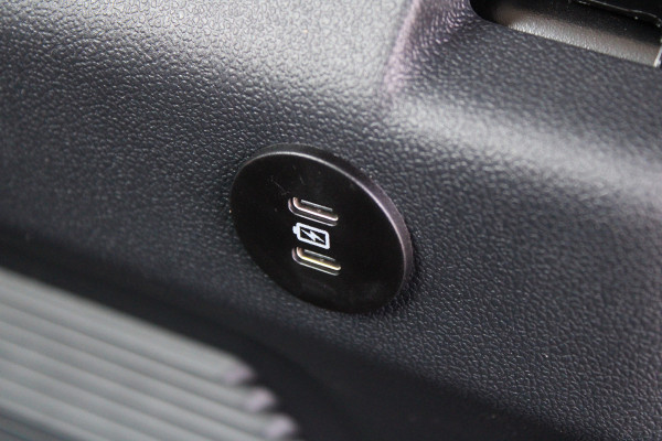 Ford Transit Custom 320 2.0 TDCI L2H1 Trend DC 136pk - Carplay - Android - Camera - Trekhaak - LED koplampen - Stoelverwarming - Draadloos laden - R