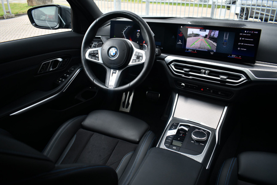 BMW 3 Serie Touring 330e xDrive M-Sport Pro LCI Dravitgrau Pano HUD el-zetels 19inch
