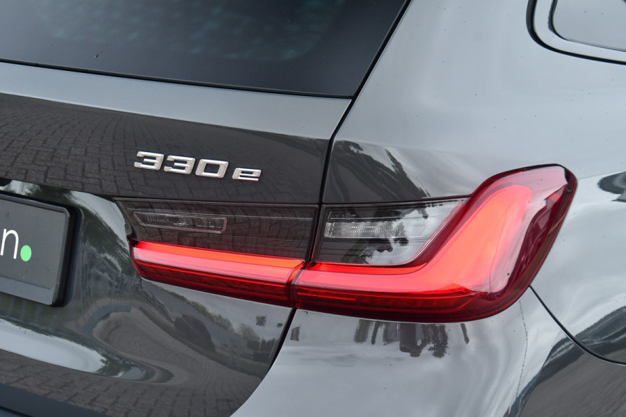 BMW 3 Serie Touring 330e xDrive M-Sport Pro LCI Dravitgrau Pano HUD el-zetels 19inch