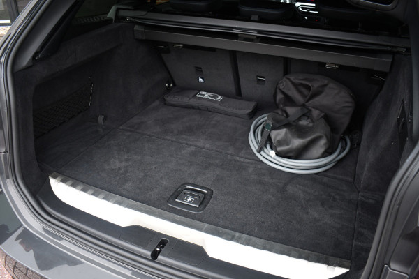 BMW 3 Serie Touring 330e xDrive M-Sport Pro LCI Dravitgrau Pano HUD el-zetels 19inch