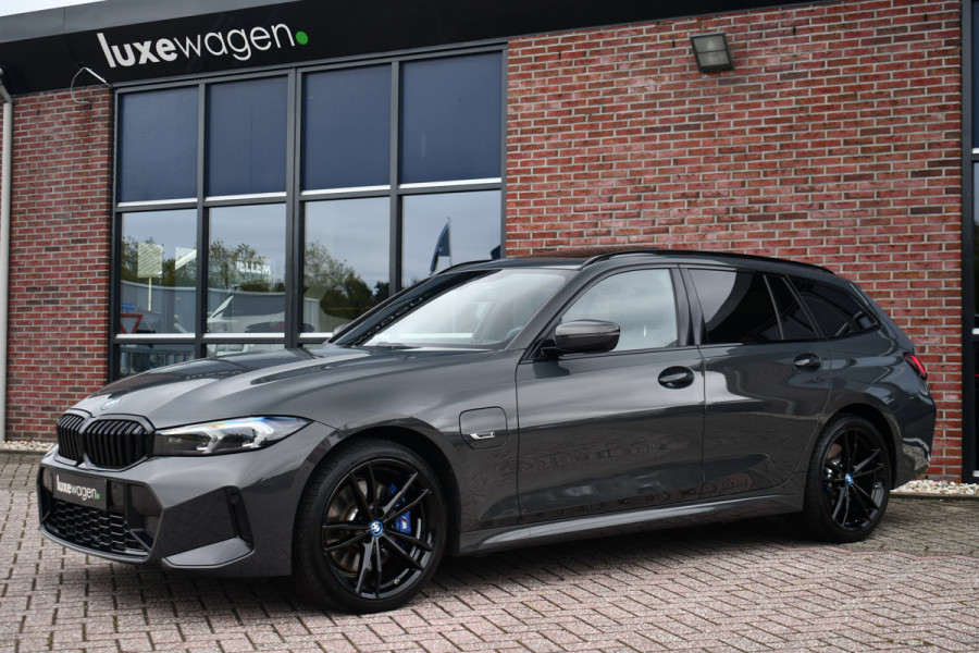 BMW 3 Serie Touring 330e xDrive M-Sport Pro LCI Dravitgrau Pano HUD el-zetels 19inch
