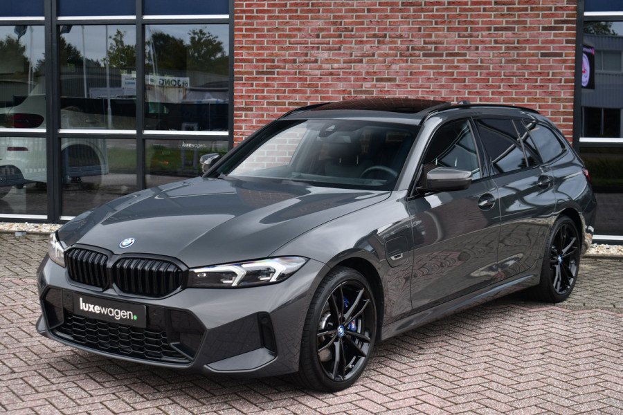 BMW 3 Serie Touring 330e xDrive M-Sport Pro LCI Dravitgrau Pano HUD el-zetels 19inch