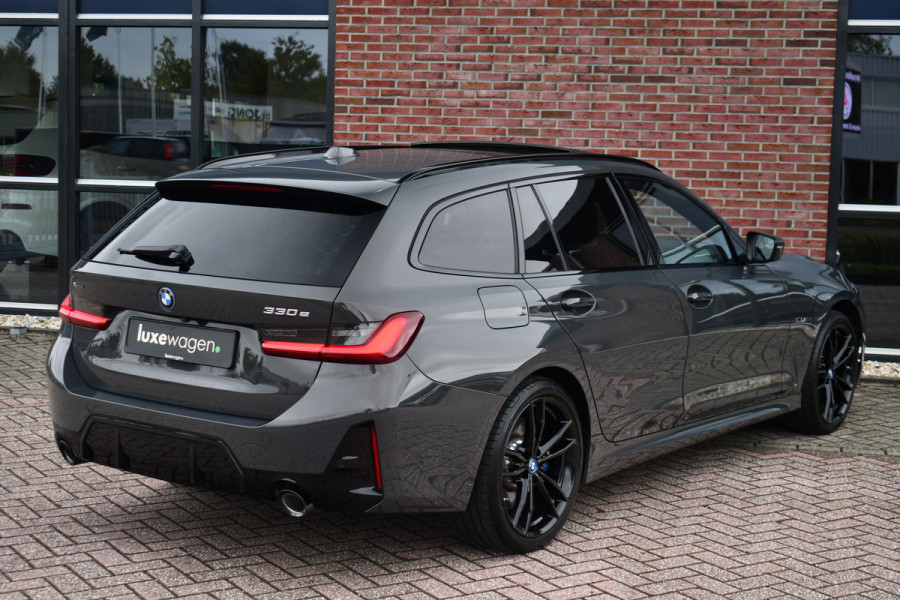 BMW 3 Serie Touring 330e xDrive M-Sport Pro LCI Dravitgrau Pano HUD el-zetels 19inch