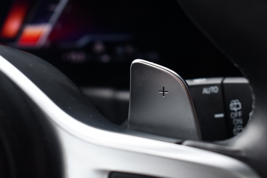 BMW 3 Serie Touring 330e xDrive M-Sport Pro LCI Dravitgrau Pano HUD el-zetels 19inch