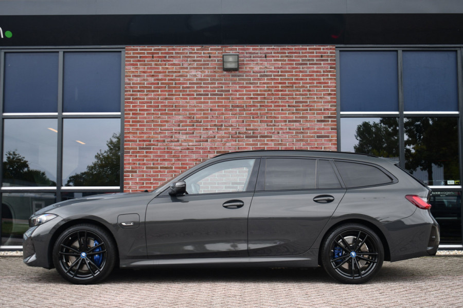 BMW 3 Serie Touring 330e xDrive M-Sport Pro LCI Dravitgrau Pano HUD el-zetels 19inch