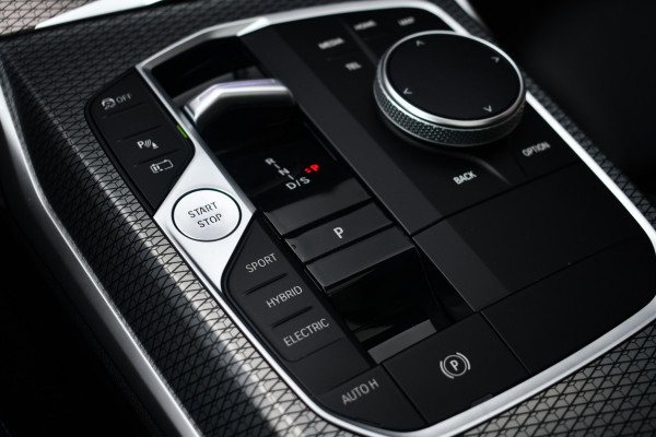 BMW 3 Serie Touring 330e xDrive M-Sport Pro LCI Dravitgrau Pano HUD el-zetels 19inch