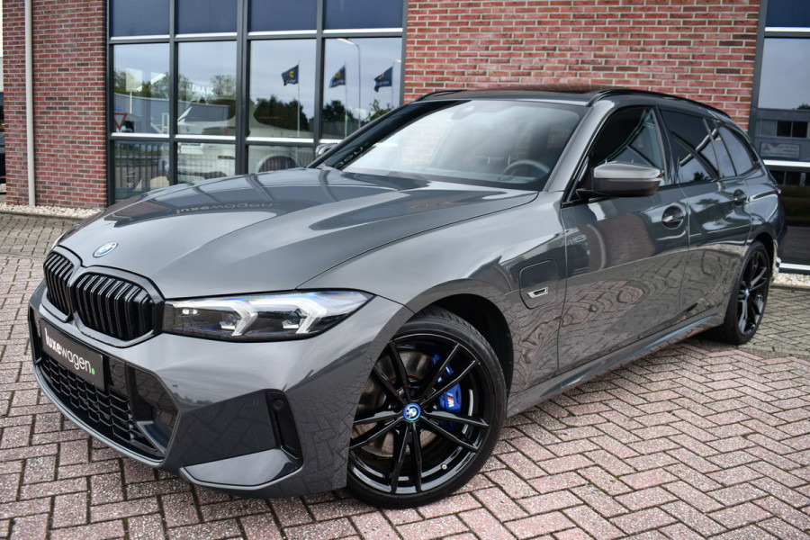 BMW 3 Serie Touring 330e xDrive M-Sport Pro LCI Dravitgrau Pano HUD el-zetels 19inch