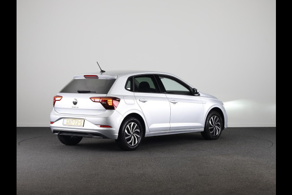 Volkswagen Polo 1.0 TSI Life Edition 95 pk Automaat (DSG) | Verlengde garantie | Navigatie via App | Parkeersensoren achter | Achteruitrijcamera | Adaptieve cruise control |