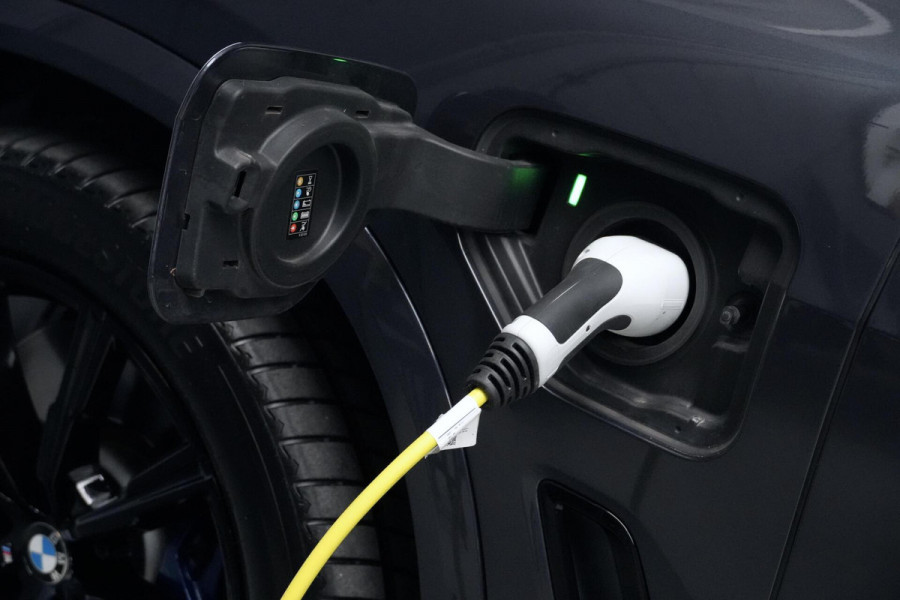 BMW X5 xDrive45e M Sport High Executive 395 PK | Pano-dak | CarPlay | ACC | HUD | Camera | Trekhaak | Memory | Led | Luchtvering | Deal