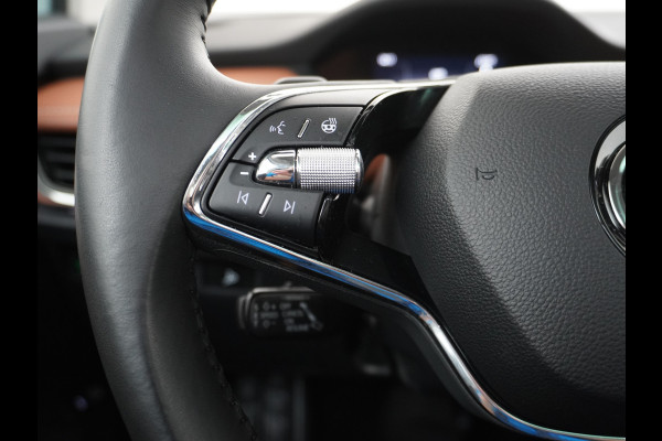 Škoda ENYAQ iV 80 Trekhaak Leder Panoramadak Memory Camera Adap.Cruise Warmtepomp Navi Ecc Apple Carplay Android Auto Lmv 21" 1e Eigenaar Nieuwprijs €59.095! 1.000KG Trekgewicht