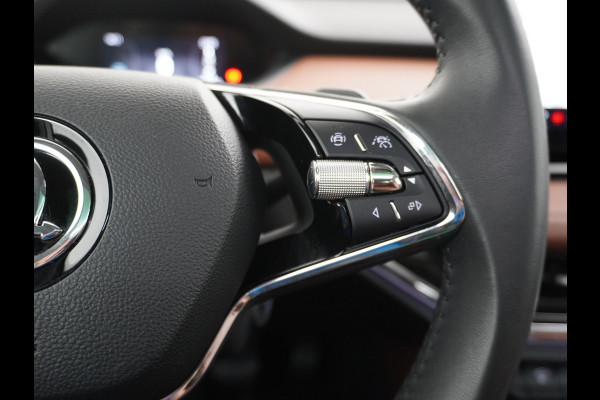 Škoda ENYAQ iV 80 Trekhaak Leder Panoramadak Memory Camera Adap.Cruise Warmtepomp Navi Ecc Apple Carplay Android Auto Lmv 21" 1e Eigenaar Nieuwprijs €59.095! 1.000KG Trekgewicht