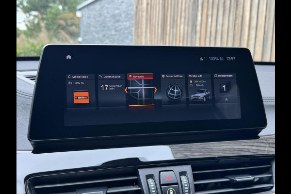 BMW X1 sDrive20i Business Edition Automaat Sport Line | HUD | LED verlichting | Sportstoelen | Head-up display | 18 inch lichtmetalen v