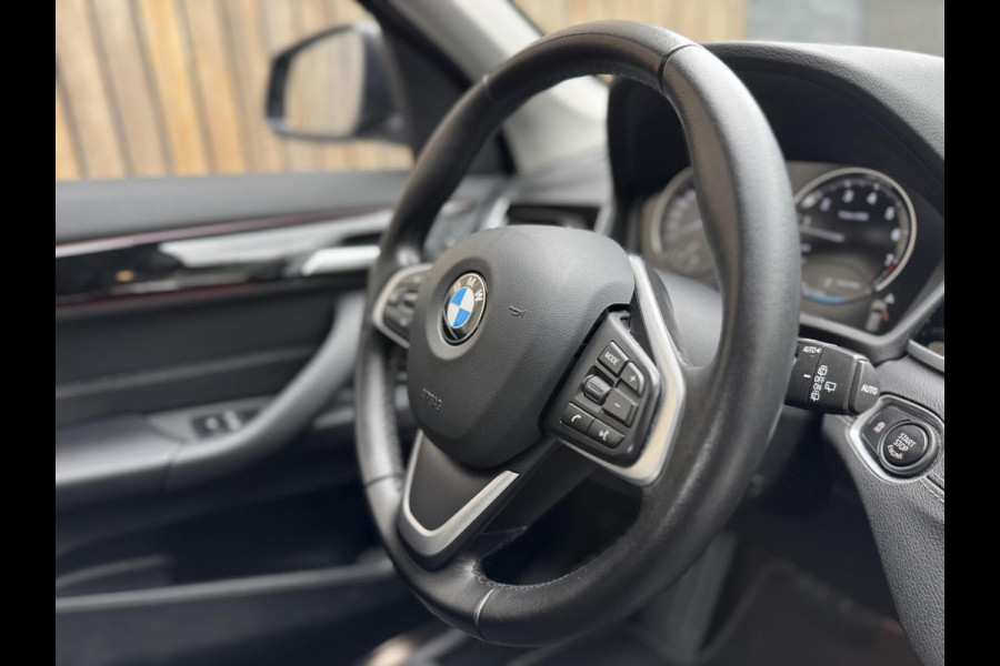 BMW X1 sDrive20i Business Edition Automaat Sport Line | HUD | LED verlichting | Sportstoelen | Head-up display | 18 inch lichtmetalen v
