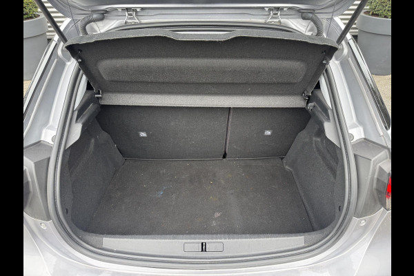 Opel Corsa 1.2 Elegance | Adaptive Cruise Control | Camera | Lane Assist | Carplay | Privacy Glass | Lichtmetalen Velgen |
