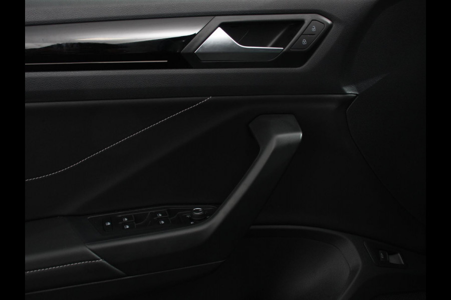 Volkswagen T-Roc 1.5 TSI 150pk DSG R-Line | Navigatie | Apple Carplay/Android Auto | Parkeersensoren | Camera | Adaptive Cruise Control | Elektrische achterklep | Stoel- en stuurverwarming | Climate Control | Ledverlichting | Virtual Cockpit Volkswagen T-Roc 1.5 TSI 150pk DSG R-Line | Navigatie | Apple Carplay/Android Auto | Parkeersensoren | Camera | Adaptive Cruise Control | Elektrische achterklep | Stoel- en stuurverwarming | Climate Control | Ledverlichting | Virtual Cockpit