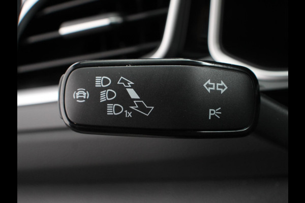 Volkswagen T-Roc 1.5 TSI 150pk DSG R-Line | Navigatie | Apple Carplay/Android Auto | Parkeersensoren | Camera | Adaptive Cruise Control | Elektrische achterklep | Stoel- en stuurverwarming | Climate Control | Ledverlichting | Virtual Cockpit Volkswagen T-Roc 1.5 TSI 150pk DSG R-Line | Navigatie | Apple Carplay/Android Auto | Parkeersensoren | Camera | Adaptive Cruise Control | Elektrische achterklep | Stoel- en stuurverwarming | Climate Control | Ledverlichting | Virtual Cockpit