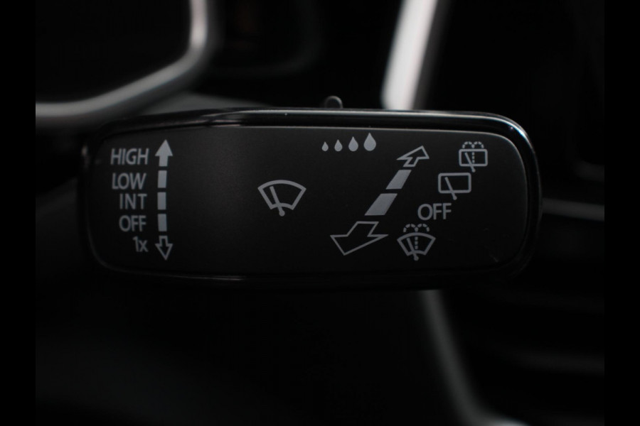 Volkswagen T-Roc 1.5 TSI 150pk DSG R-Line | Navigatie | Apple Carplay/Android Auto | Parkeersensoren | Camera | Adaptive Cruise Control | Elektrische achterklep | Stoel- en stuurverwarming | Climate Control | Ledverlichting | Virtual Cockpit Volkswagen T-Roc 1.5 TSI 150pk DSG R-Line | Navigatie | Apple Carplay/Android Auto | Parkeersensoren | Camera | Adaptive Cruise Control | Elektrische achterklep | Stoel- en stuurverwarming | Climate Control | Ledverlichting | Virtual Cockpit