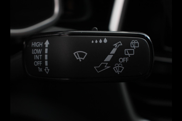 Volkswagen T-Roc 1.5 TSI 150pk DSG R-Line | Navigatie | Apple Carplay/Android Auto | Parkeersensoren | Camera | Adaptive Cruise Control | Elektrische achterklep | Stoel- en stuurverwarming | Climate Control | Ledverlichting | Virtual Cockpit Volkswagen T-Roc 1.5 TSI 150pk DSG R-Line | Navigatie | Apple Carplay/Android Auto | Parkeersensoren | Camera | Adaptive Cruise Control | Elektrische achterklep | Stoel- en stuurverwarming | Climate Control | Ledverlichting | Virtual Cockpit