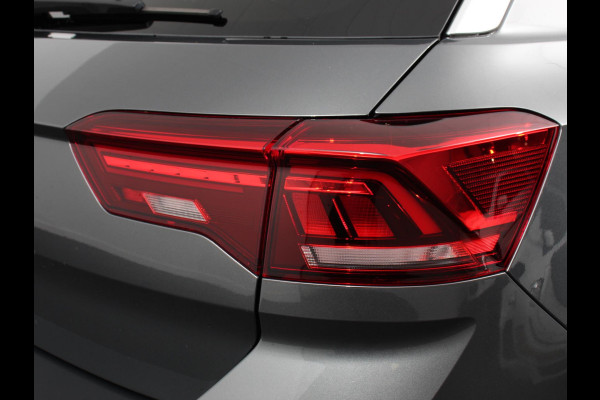 Volkswagen T-Roc 1.5 TSI 150pk DSG R-Line | Navigatie | Apple Carplay/Android Auto | Parkeersensoren | Camera | Adaptive Cruise Control | Elektrische achterklep | Stoel- en stuurverwarming | Climate Control | Ledverlichting | Virtual Cockpit Volkswagen T-Roc 1.5 TSI 150pk DSG R-Line | Navigatie | Apple Carplay/Android Auto | Parkeersensoren | Camera | Adaptive Cruise Control | Elektrische achterklep | Stoel- en stuurverwarming | Climate Control | Ledverlichting | Virtual Cockpit