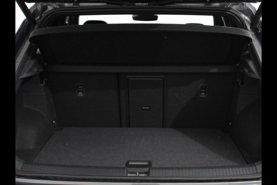 Volkswagen T-Roc 1.5 TSI 150pk DSG R-Line | Navigatie | Apple Carplay/Android Auto | Parkeersensoren | Camera | Adaptive Cruise Control | Elektrische achterklep | Stoel- en stuurverwarming | Climate Control | Ledverlichting | Virtual Cockpit Volkswagen T-Roc 1.5 TSI 150pk DSG R-Line | Navigatie | Apple Carplay/Android Auto | Parkeersensoren | Camera | Adaptive Cruise Control | Elektrische achterklep | Stoel- en stuurverwarming | Climate Control | Ledverlichting | Virtual Cockpit