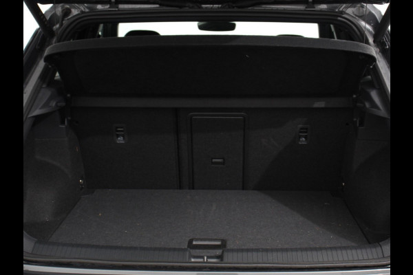Volkswagen T-Roc 1.5 TSI 150pk DSG R-Line | Navigatie | Apple Carplay/Android Auto | Parkeersensoren | Camera | Adaptive Cruise Control | Elektrische achterklep | Stoel- en stuurverwarming | Climate Control | Ledverlichting | Virtual Cockpit Volkswagen T-Roc 1.5 TSI 150pk DSG R-Line | Navigatie | Apple Carplay/Android Auto | Parkeersensoren | Camera | Adaptive Cruise Control | Elektrische achterklep | Stoel- en stuurverwarming | Climate Control | Ledverlichting | Virtual Cockpit