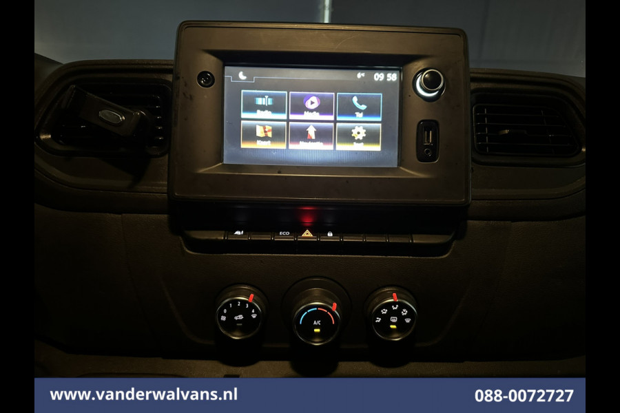Renault Master 2.3 dCi 135pk L2H2 Euro6 Airco | Camera | Navigatie | Cruisecontrol | 2500kg Trekhaak | Bijrijdersbank,  Parkeersensoren Renault Master 2.3 dCi 135pk L2H2 Euro6 Airco | Camera | Navigatie | Cruisecontrol | 2500kg Trekhaak | Bijrijdersbank,  Parkeersensoren
