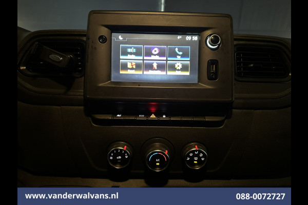 Renault Master 2.3 dCi 135pk L2H2 Euro6 Airco | Camera | Navigatie | Cruisecontrol | 2500kg Trekhaak | Bijrijdersbank,  Parkeersensoren Renault Master 2.3 dCi 135pk L2H2 Euro6 Airco | Camera | Navigatie | Cruisecontrol | 2500kg Trekhaak | Bijrijdersbank,  Parkeersensoren