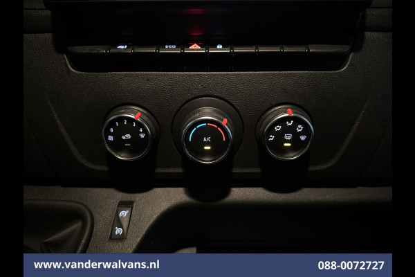Renault Master 2.3 dCi 135pk L2H2 Euro6 Airco | Camera | Navigatie | Cruisecontrol | 2500kg Trekhaak | Bijrijdersbank,  Parkeersensoren Renault Master 2.3 dCi 135pk L2H2 Euro6 Airco | Camera | Navigatie | Cruisecontrol | 2500kg Trekhaak | Bijrijdersbank,  Parkeersensoren