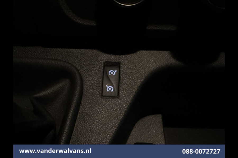 Renault Master 2.3 dCi 135pk L2H2 Euro6 Airco | Camera | Navigatie | Cruisecontrol | 2500kg Trekhaak | Bijrijdersbank,  Parkeersensoren Renault Master 2.3 dCi 135pk L2H2 Euro6 Airco | Camera | Navigatie | Cruisecontrol | 2500kg Trekhaak | Bijrijdersbank,  Parkeersensoren