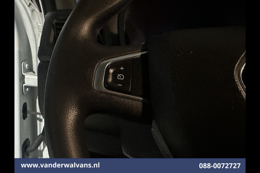 Renault Master 2.3 dCi 135pk L2H2 Euro6 Airco | Camera | Navigatie | Cruisecontrol | 2500kg Trekhaak | Bijrijdersbank,  Parkeersensoren Renault Master 2.3 dCi 135pk L2H2 Euro6 Airco | Camera | Navigatie | Cruisecontrol | 2500kg Trekhaak | Bijrijdersbank,  Parkeersensoren