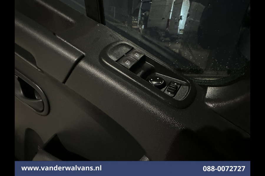 Renault Master 2.3 dCi 135pk L2H2 Euro6 Airco | Camera | Navigatie | Cruisecontrol | 2500kg Trekhaak | Bijrijdersbank,  Parkeersensoren Renault Master 2.3 dCi 135pk L2H2 Euro6 Airco | Camera | Navigatie | Cruisecontrol | 2500kg Trekhaak | Bijrijdersbank,  Parkeersensoren