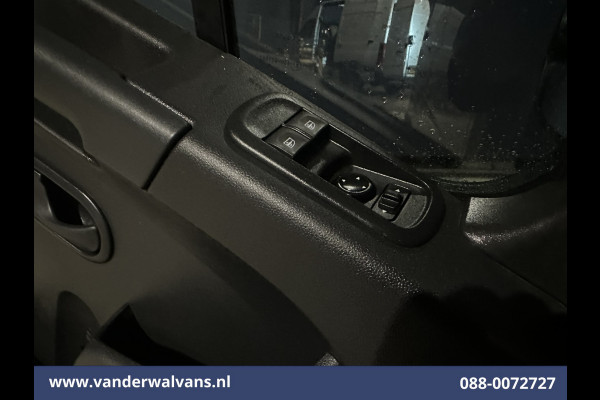 Renault Master 2.3 dCi 135pk L2H2 Euro6 Airco | Camera | Navigatie | Cruisecontrol | 2500kg Trekhaak | Bijrijdersbank,  Parkeersensoren Renault Master 2.3 dCi 135pk L2H2 Euro6 Airco | Camera | Navigatie | Cruisecontrol | 2500kg Trekhaak | Bijrijdersbank,  Parkeersensoren