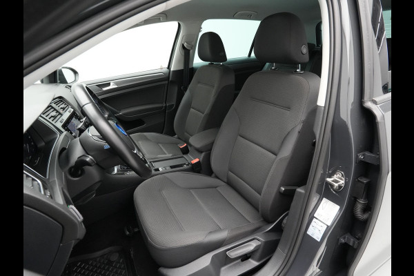 Volkswagen e-Golf E-DITION 136pk Navigatie Warmtepomp Virtual cockpit Acc