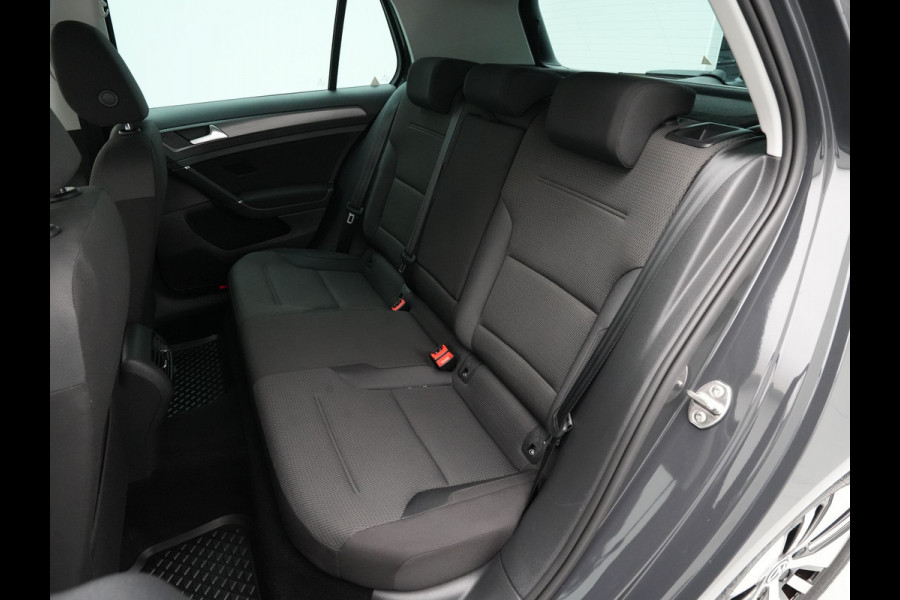 Volkswagen e-Golf E-DITION 136pk Navigatie Warmtepomp Virtual cockpit Acc