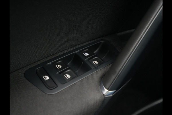 Volkswagen e-Golf E-DITION 136pk Navigatie Warmtepomp Virtual cockpit Acc