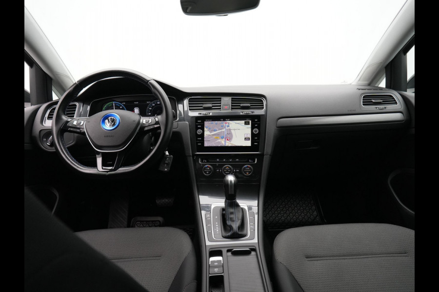 Volkswagen e-Golf E-DITION 136pk Navigatie Warmtepomp Virtual cockpit Acc