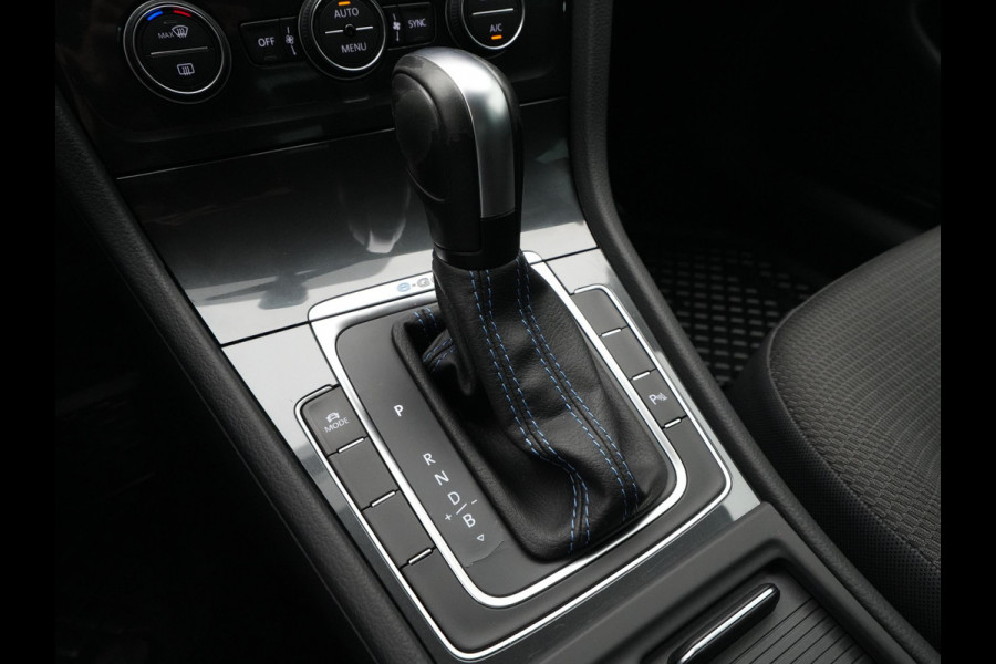 Volkswagen e-Golf E-DITION 136pk Navigatie Warmtepomp Virtual cockpit Acc