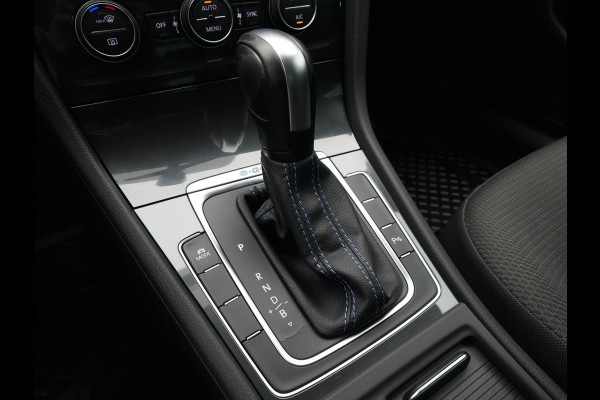 Volkswagen e-Golf E-DITION 136pk Navigatie Warmtepomp Virtual cockpit Acc