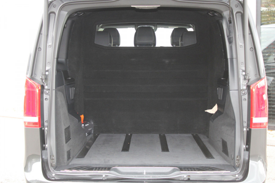 Mercedes-Benz V-Klasse 300d / Lang / DC / AMG / Burmester / Electr Stoelen / 360 Camera / Vol Opties / NIEUWSTAAT Mercedes-Benz V-Klasse 300d / Lang / DC / AMG / Burmester / Electr Stoelen / 360 Camera / Vol Opties / NIEUWSTAAT
