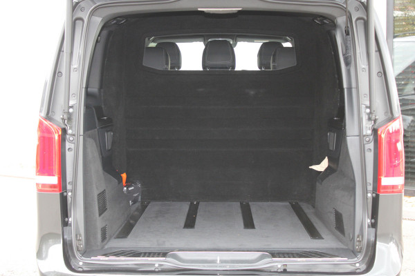 Mercedes-Benz V-Klasse 300d / Lang / DC / AMG / Burmester / Electr Stoelen / 360 Camera / Vol Opties / NIEUWSTAAT Mercedes-Benz V-Klasse 300d / Lang / DC / AMG / Burmester / Electr Stoelen / 360 Camera / Vol Opties / NIEUWSTAAT