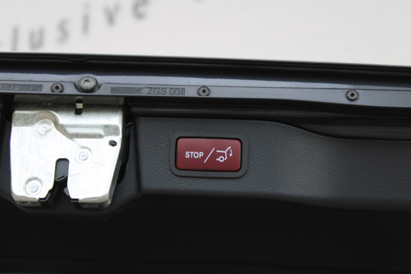 Mercedes-Benz V-Klasse 300d / Lang / DC / AMG / Burmester / Electr Stoelen / 360 Camera / Vol Opties / NIEUWSTAAT Mercedes-Benz V-Klasse 300d / Lang / DC / AMG / Burmester / Electr Stoelen / 360 Camera / Vol Opties / NIEUWSTAAT