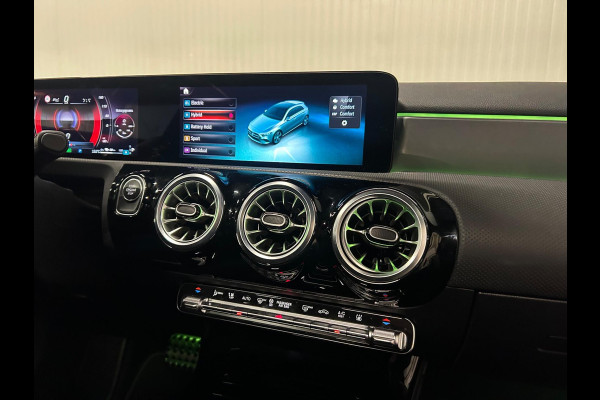 Mercedes-Benz A-Klasse 250 e AMG | PANO | HUD | 360 CAMERA | MEMORY | MULTIBEAM Mercedes-Benz A-Klasse 250 e AMG | PANO | HUD | 360 CAMERA | MEMORY | MULTIBEAM