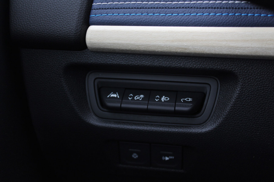 Renault ZOE R135 Serie Limitee Riviera 52 kWh / Camera / Leder / Navigatie / 16'' / DAB / Stoelverwarming / Cruise Control / Warmtepomp