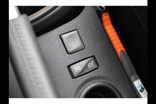 Renault Captur 1.2 TCe Intens / Camera / Navigatie / Keyless / 17'' / DAB / Armsteun / Apple CarPlay / Cruise Control